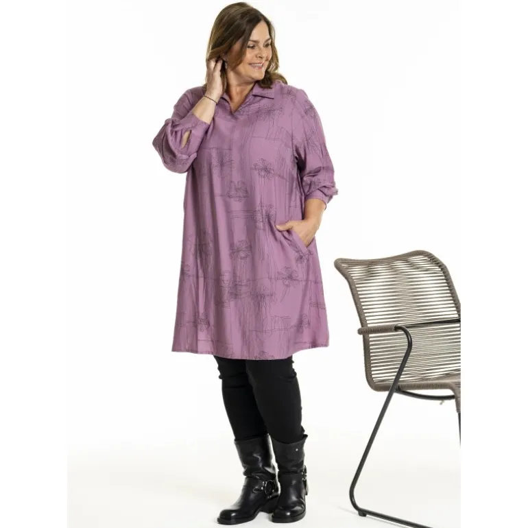 Gozzip GIdalene Tunic - Lilla tunika med streg print G251007 Orchid fra Gozzip