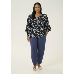Kaffe Curve KCalicia Blouse - Blå printet skjorte 10582850 Marine Flower fra Kaffe Curve