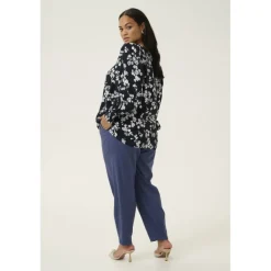 Kaffe Curve KCalicia Blouse - Blå printet skjorte 10582850 Marine Flower fra Kaffe Curve