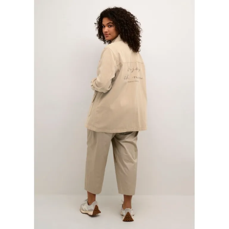 Kaffe Curve KCsisel Shirt Jacket - Sandfarvet denim jakke 10582316 Feather Gray fra Kaffe Curve