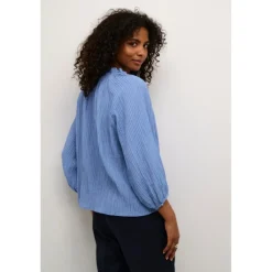 Kaffe KAlianna Blouse - Lyseblå bluse 10509400 Ebb and Flow fra Kaffe
