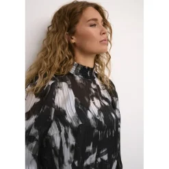 Kaffe KAlifa Blouse - Sort/grå bluse 10509201 Black/Grey Blurry fra Kaffe