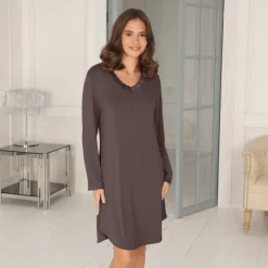 Lady Avenue Bamboo Long Sleeve Nightdress With Lace - Brun natkjole 51-50518 Coffee Bean fra Lady Avenue
