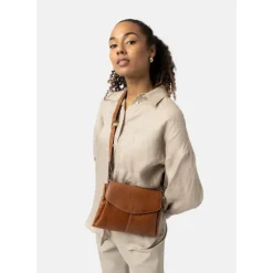 RE:Designed Liri Medium - Brun læder crossover taske 6410 Walnut fra RE:DESIGNED