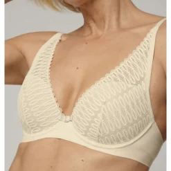 Triumph Aura Spotlight WP - Bh 10208018 Creamy Dream fra Triumph