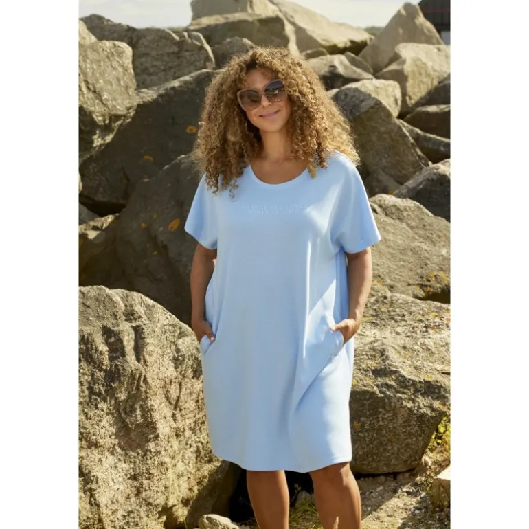 Zhenzi Mya 733-Tunic S/S - Lyseblå jersey kjole 200733 Blue bell fra Zhenzi